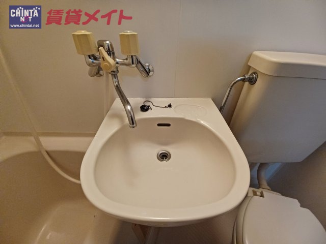 【伊勢市田尻町のアパートの洗面設備】