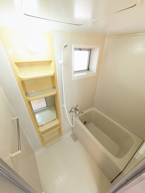 バス・シャワールーム　お風呂は追い焚き可能です！