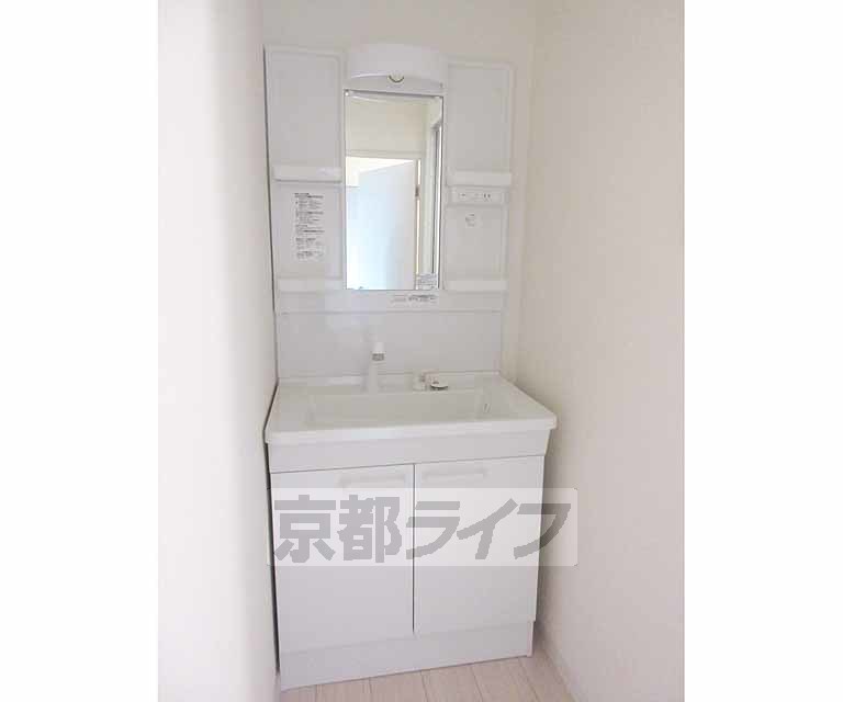 洗面設備　嬉しい独立洗面台です