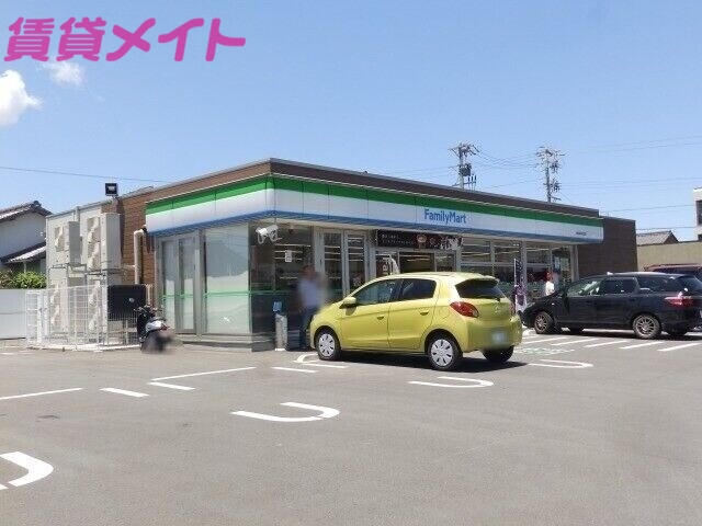 コンビニ　ファミリーマート津結城神社前店（コンビニ）まで731m
