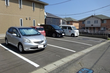 【アビタシオンの駐車場】