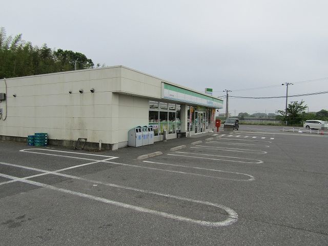 コンビニ　ファミリーマート茂原新小轡店（コンビニ）まで280m