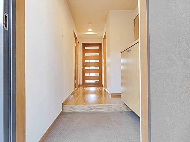 玄関　同間取り別部屋の画像です