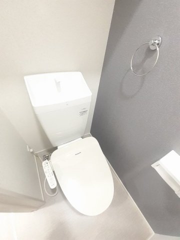 トイレ　落ち着いた色調のトイレです