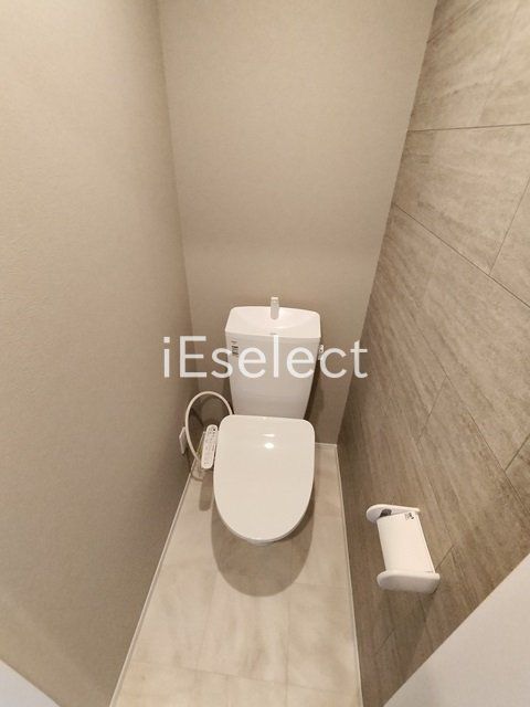 トイレ　温水洗浄便座付きのトイレ