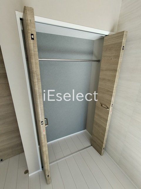 収納　長いコートもかけられるクローゼット