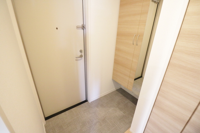 玄関　天井高シューズクローゼット