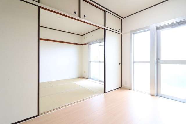 居室・リビング　ふすまを開けて広くお使いいただけます