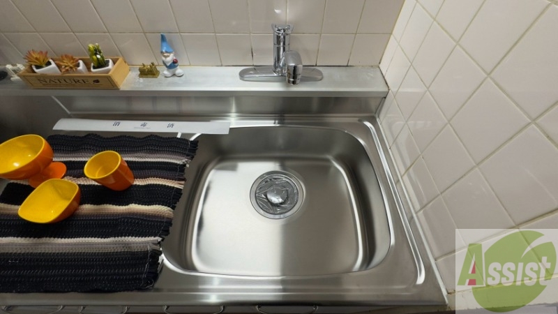 洗面設備　独立洗面台です。大きくてよいですね。シャンプーもできます。