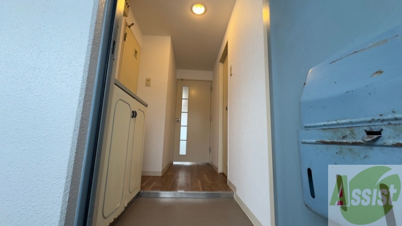 玄関　玄関です。すぐ広いリビングにつながっています。