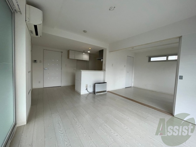 居室・リビング　広くてキレイなお部屋が広がっていて、充実した生活が送れそう。