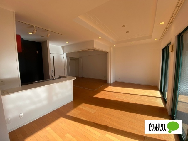 居室・リビング　同タイプの写真です。