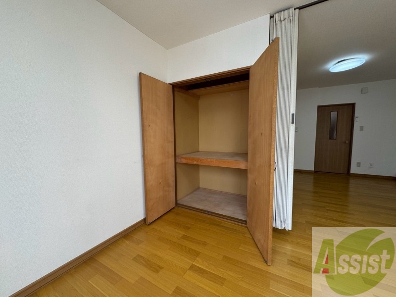 収納　寝室の収納です。部屋がすっきり片付きます。