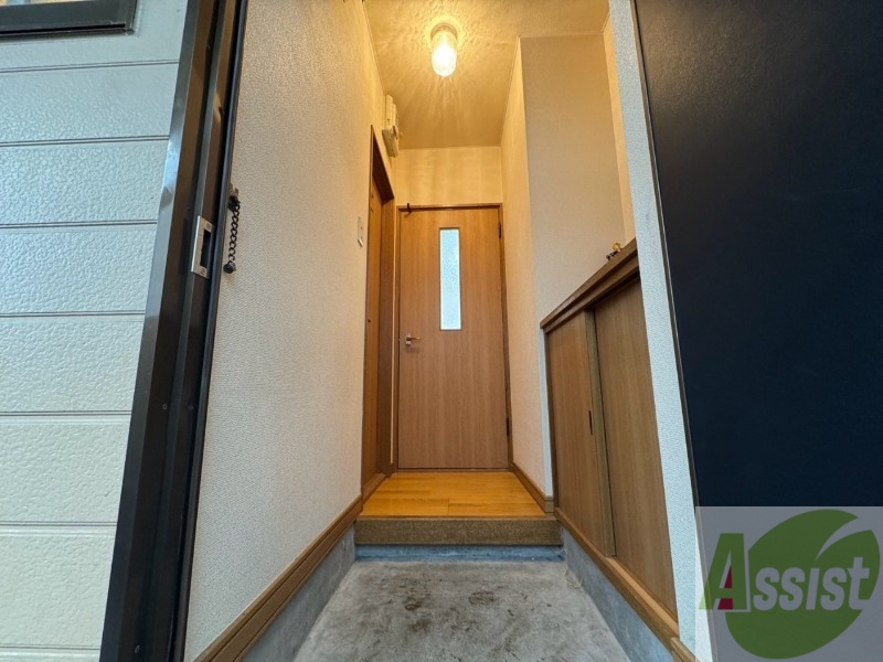 玄関　玄関にはシューズボックスもあって便利そう！