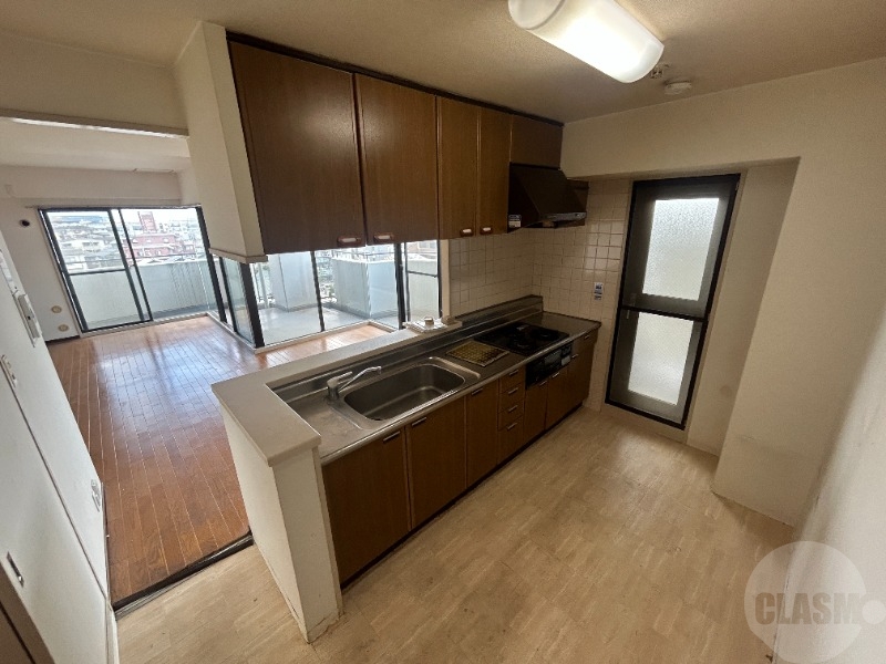 キッチン　ガス３口コンロ・グリル付き