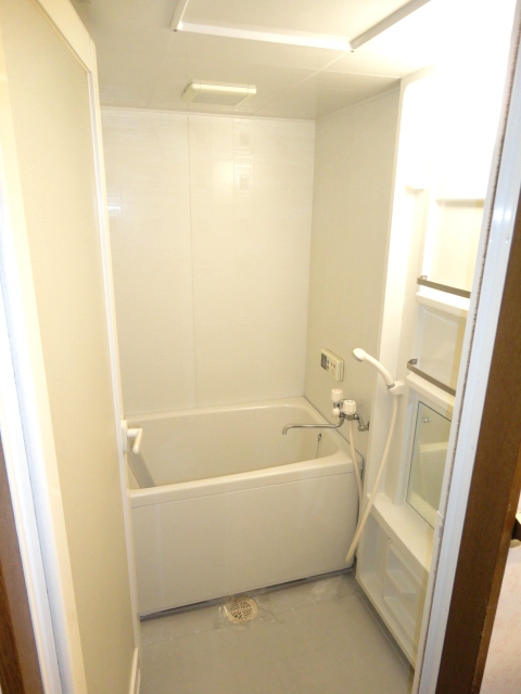 バス・シャワールーム　ゆったり過ごせるお風呂です