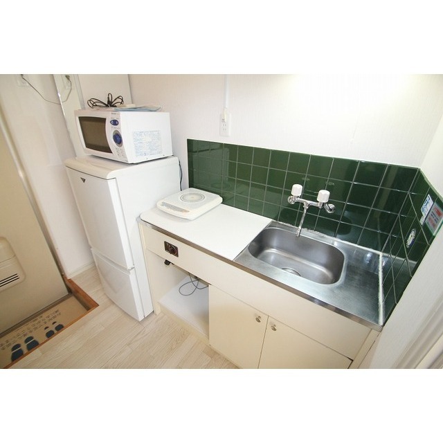 キッチン　冷蔵庫・電子レンジ（残置）