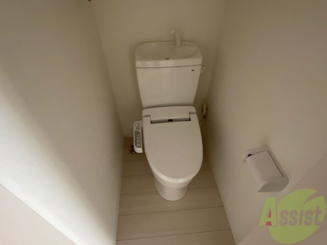 トイレ　ウォシュレット機能がついたトイレです。安心して使用できますね
