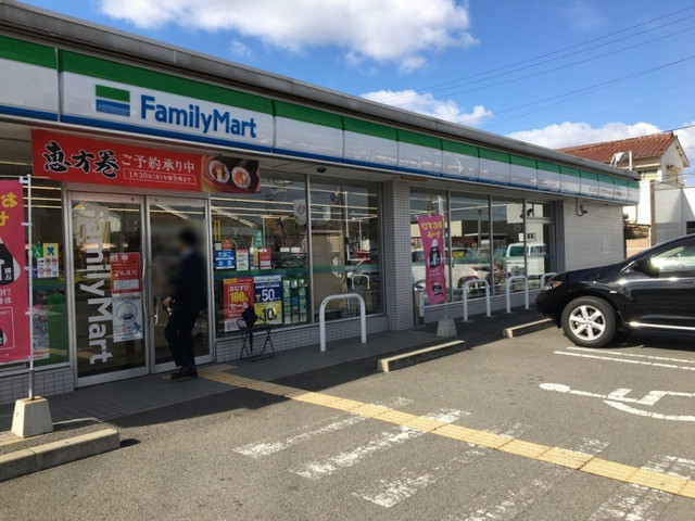 コンビニ　ファミリーマート和歌山大浦西浜店（コンビニ）まで512m