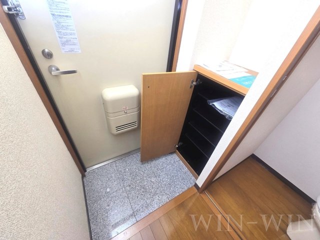 玄関　イメージ（同建物内別部屋の写真です）