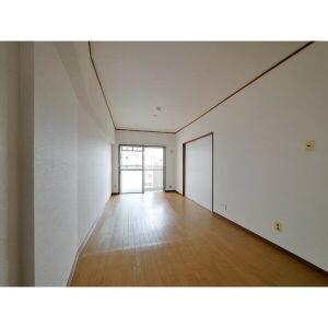 居室・リビング　室内