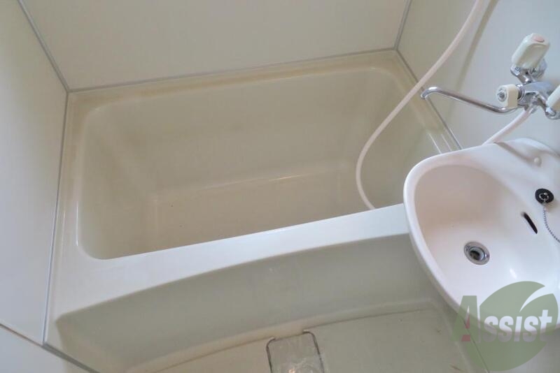 バス・シャワールーム　浴槽ゆったりと入れて疲れも取れそうですね。