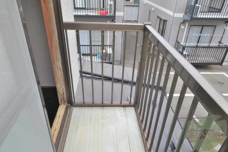 バルコニー　バルコニーは天気が良い日には外干も出来ますね。