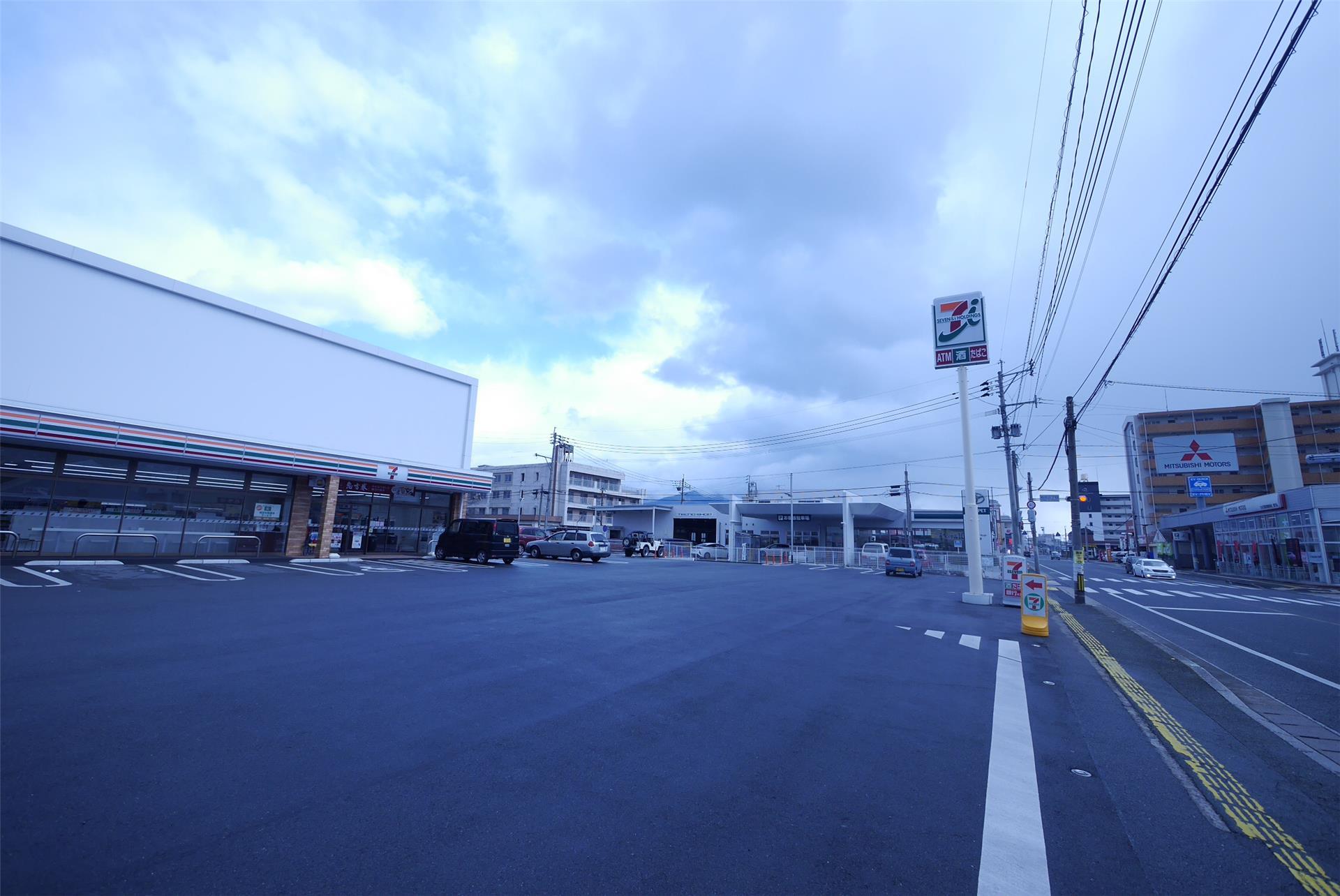 コンビニ　セブンイレブン直方知古店（コンビニ）まで120m