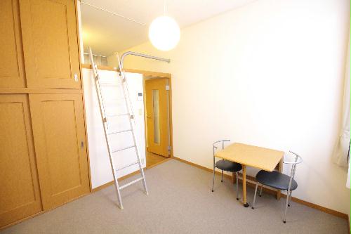 居室・リビング　2階は絨毯仕様となります。