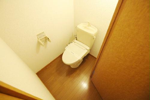 トイレ　温水洗浄便座を標準装備にしました！