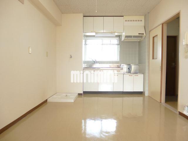 キッチン　上部収納もあり使いやすいキッチンスペース。