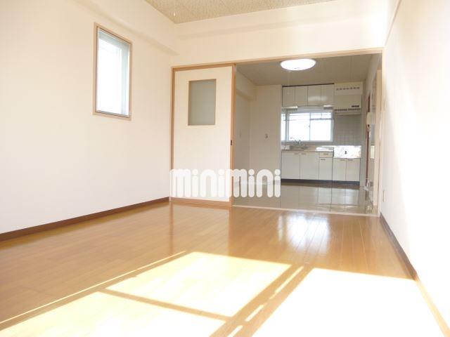 居室・リビング　陽の当たる南向きのお部屋です。