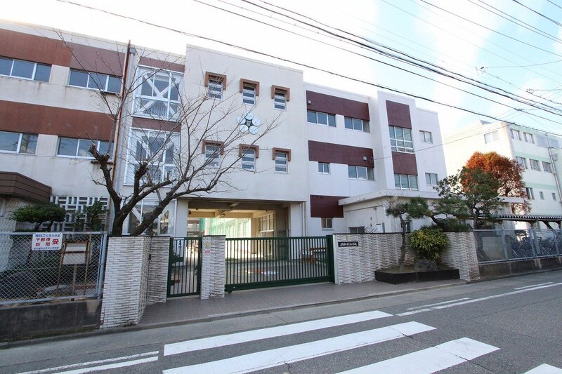 小学校　荒子小学校（小学校）まで480m