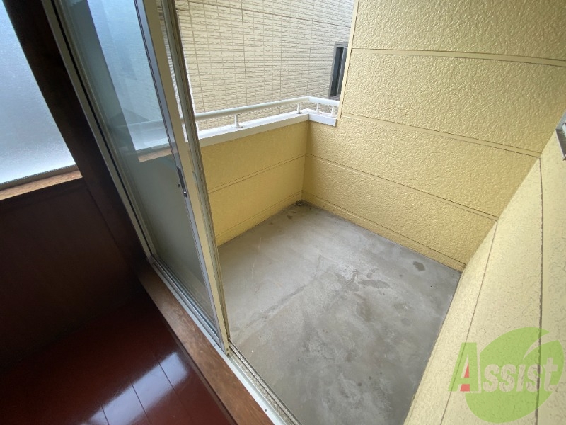 バルコニー　バルコニー窓を開けるとこのようになっております。