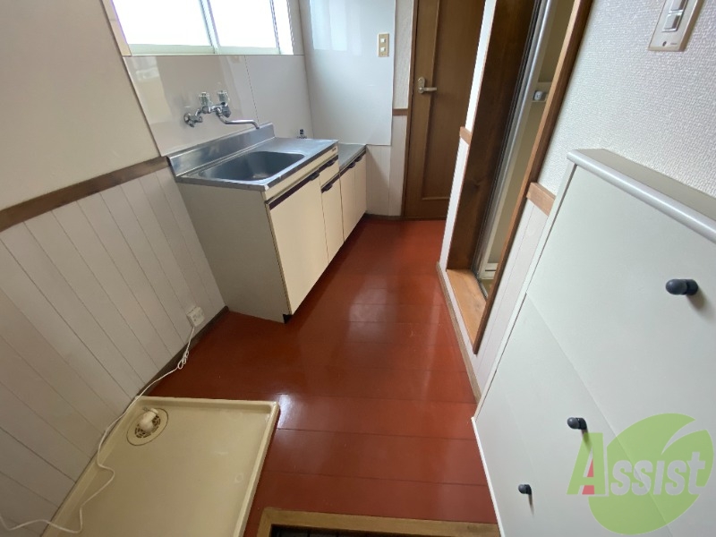 玄関　玄関からは各室へスムーズに移動できそうですね。