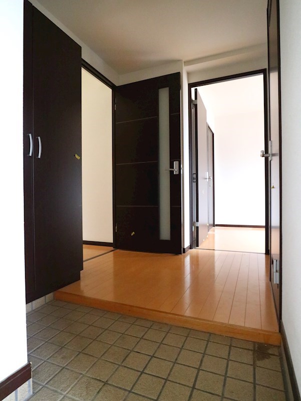 玄関　※別室参考画像