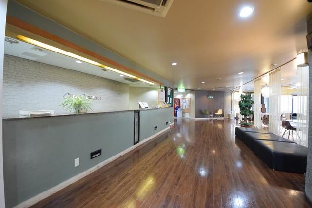 エントランス　フロントコンシェルジュ