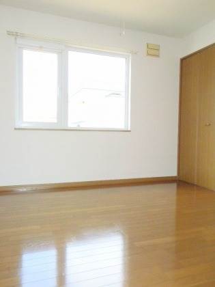 その他　7畳もありダブルベッドも置ける洋室