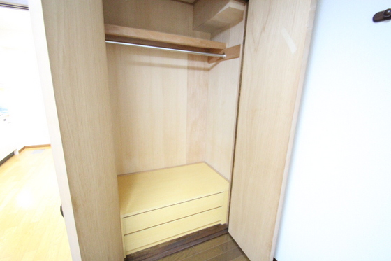 収納　写真は別の号室のものです。