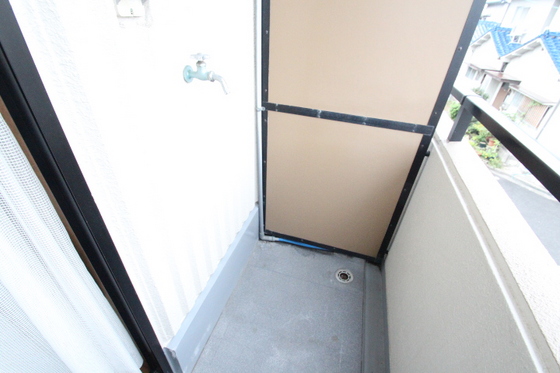 洗面設備　写真は別の号室のものです。