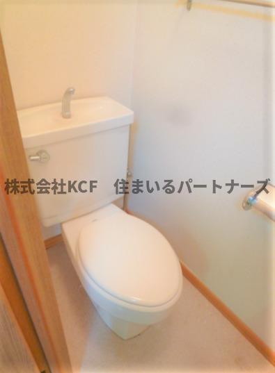トイレ　落ち着いた色調のトイレです