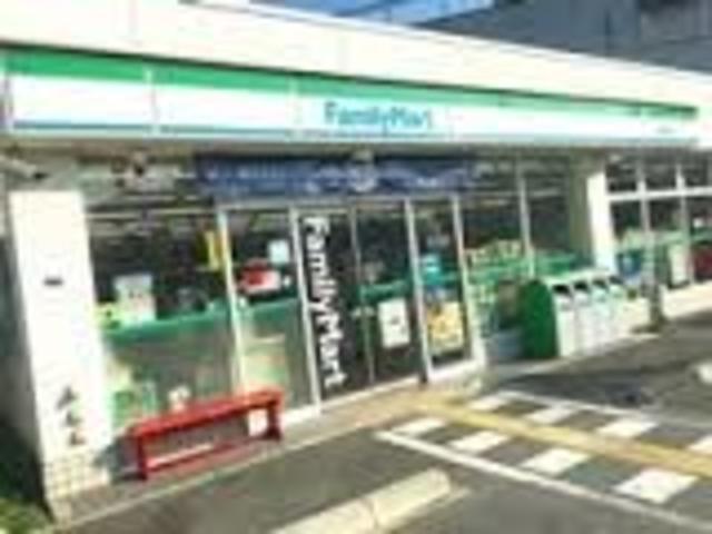 コンビニ　ファミリーマート箕面半町店（コンビニ）まで666m
