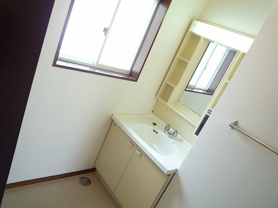 洗面設備　独立洗面台付きです