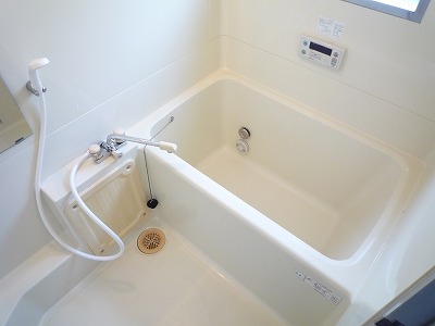 バス・シャワールーム　お掃除しやすいユニットバスです