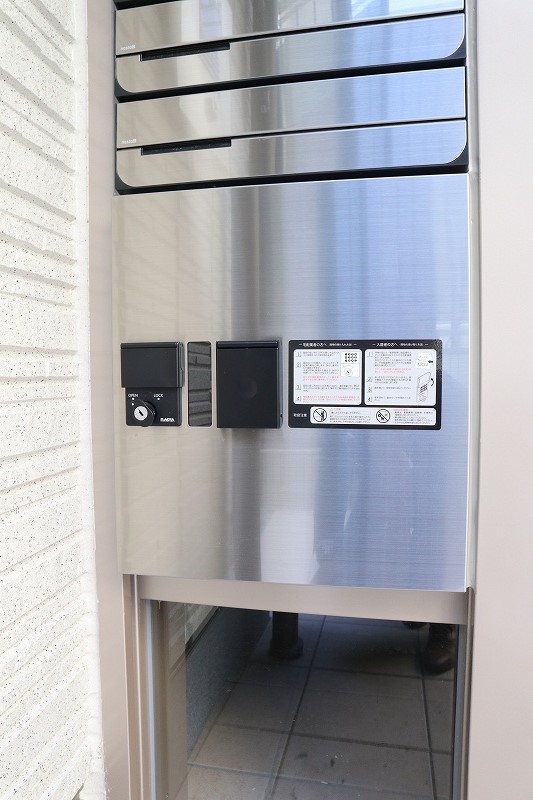 その他共有部分　共用エントランスには宅配BOXがあるので荷物の受け取りもスム