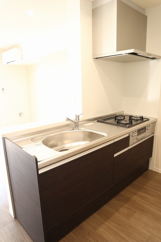 キッチン　3口ガスコンロ/グリル付きシステムキッチンです☆場所を取るお