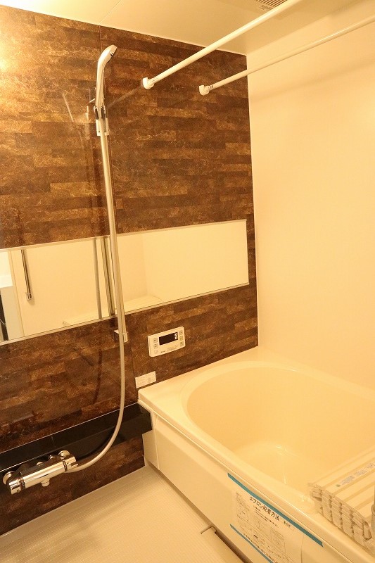 バス・シャワールーム　追い焚き機能・浴室暖房乾燥機＆物干しバー付きバスルーム♪雨の