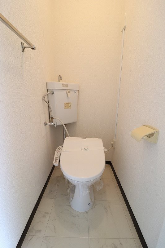 トイレ　写真は別のお部屋のものになります。