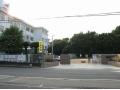 小学校　荒川小学校（小学校）まで883m