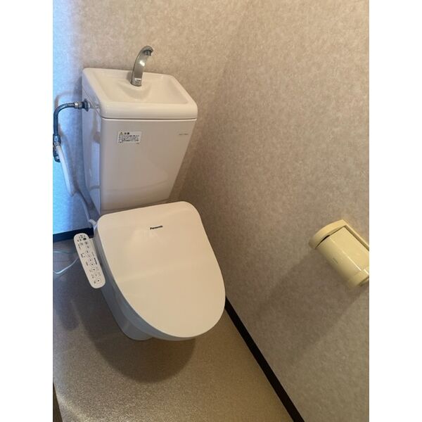 トイレ　※別号室の参考写真です